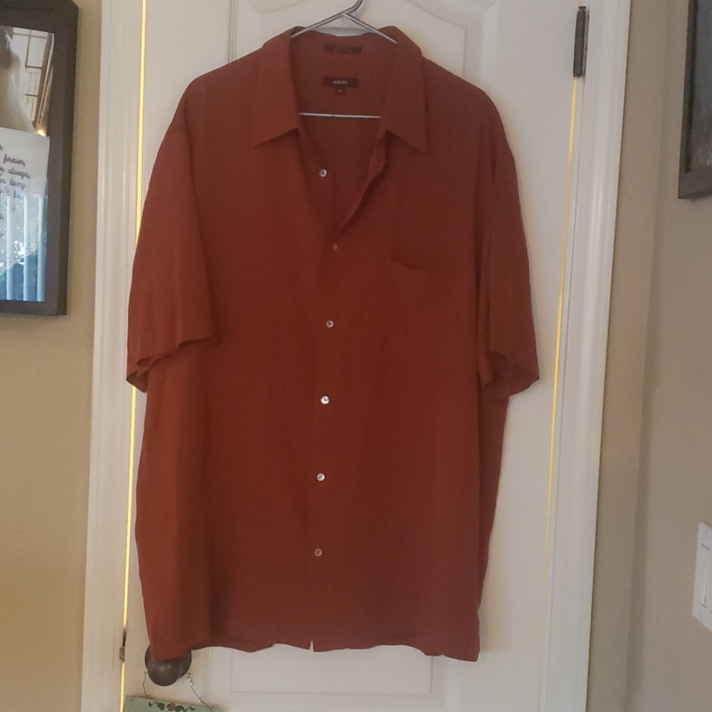 Men's Casual Button Down Dress Shirt....EUC